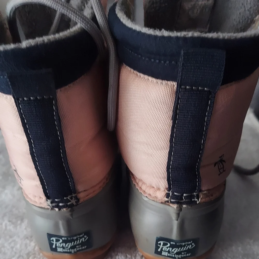 Penguin- pink fleece snowboots size 2